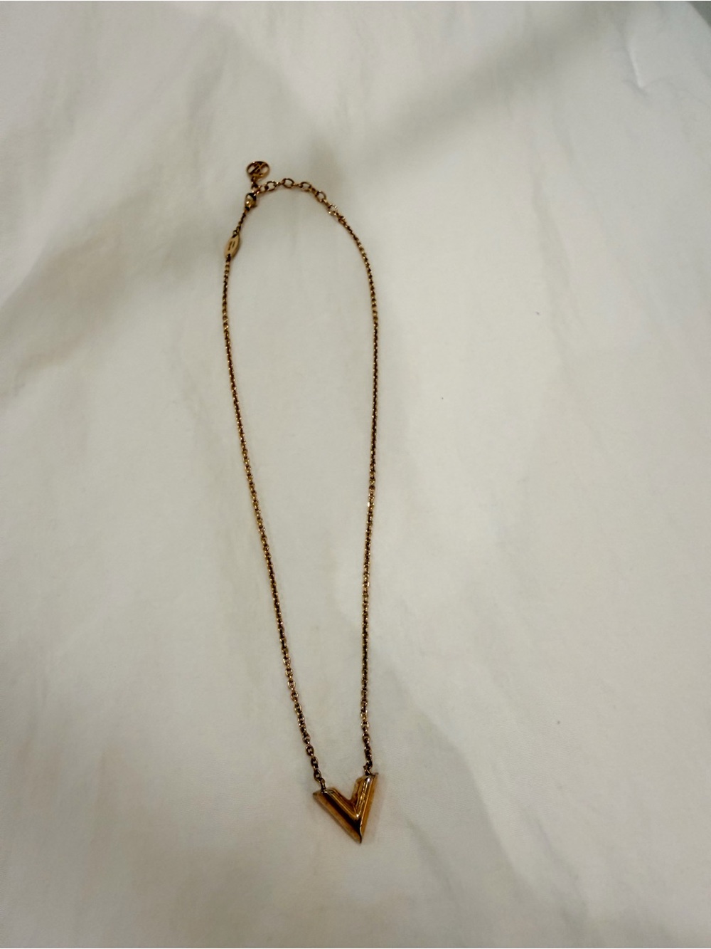 Louis Vuitton Gold V Pendant Necklace authentic